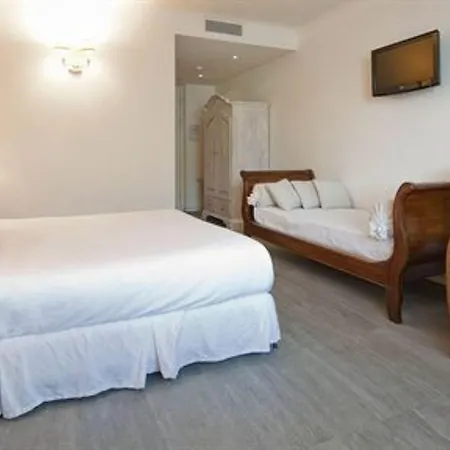 オーロラ ホテル レッツェノ