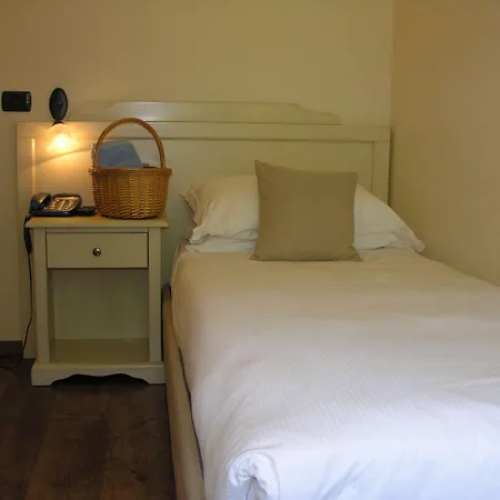 オーロラ ホテル 3*