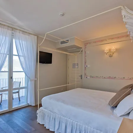 オーロラ 3* レッツェノ