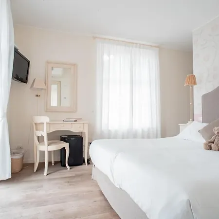 Aurora מלון לצנו